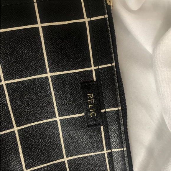 Relic Leather Black and White Bifold Large Wallet ID Holder Credit Card slots - Picture 9 of 16